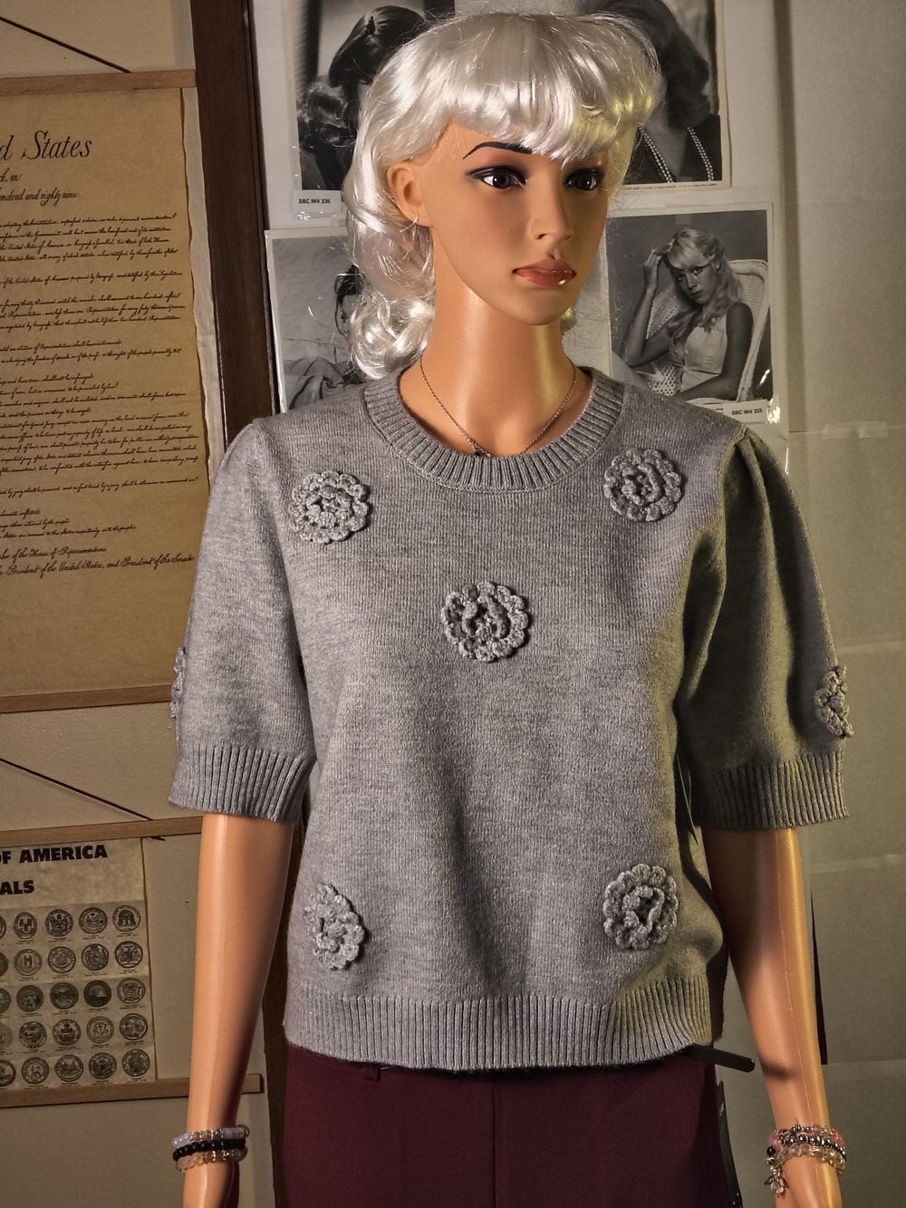 Ellen Tracy Gray Crochet Flower Applique Short Sleeve Sweater Women's L NWT